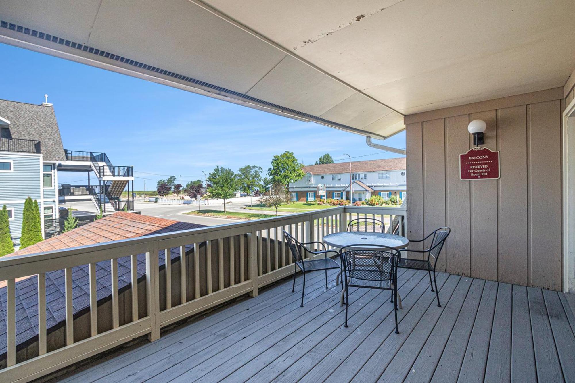 Ludington Pier House Motel Exterior photo