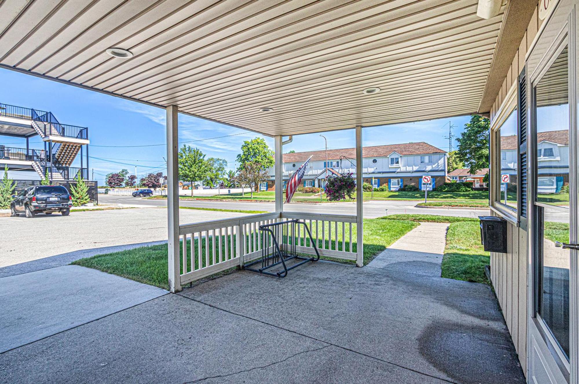 Ludington Pier House Motel Exterior photo