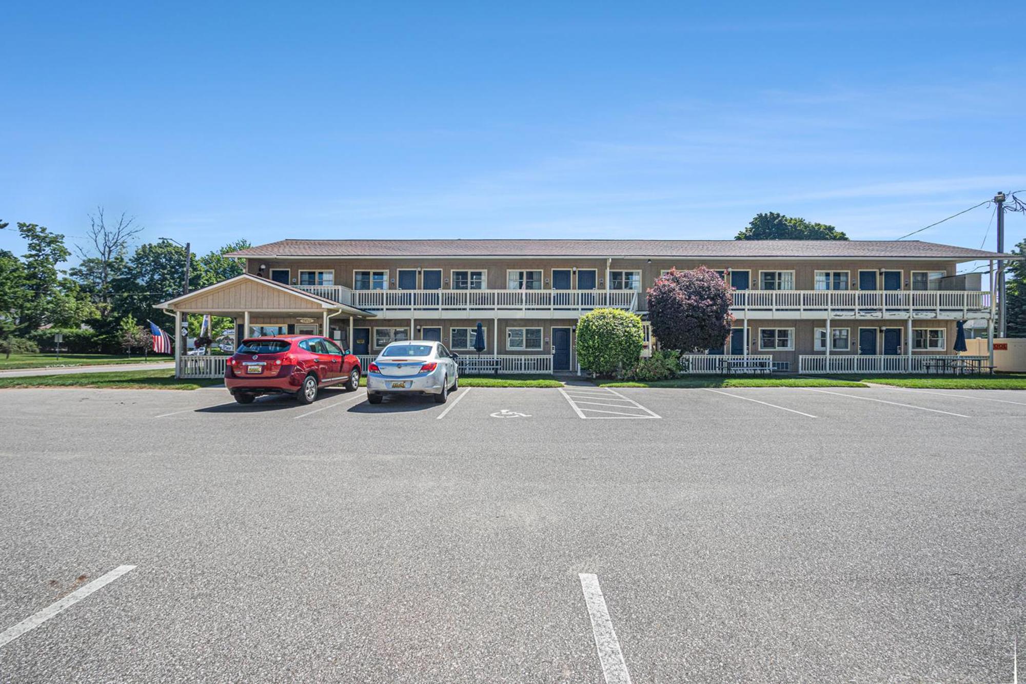 Ludington Pier House Motel Exterior photo