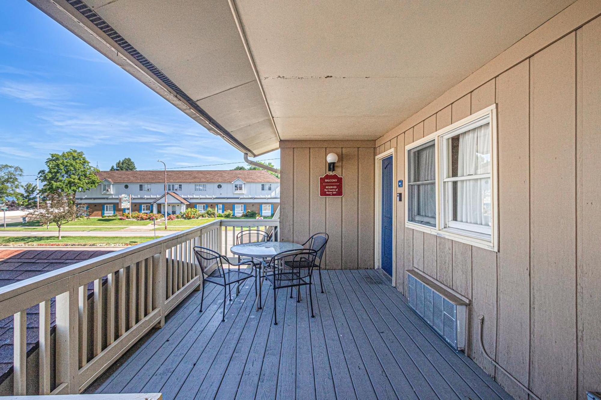 Ludington Pier House Motel Exterior photo